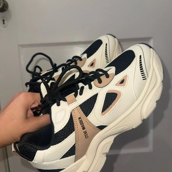 Steve Madden Sneakers - Picture 3 of 5